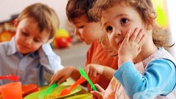 От понеделник спират храната на децата в градините