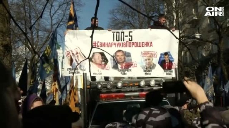 Масови размирици: Протести в Европа и отвъд Океана  