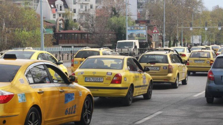 Данък "Такси" ще е от 300 до 1000 лв.
