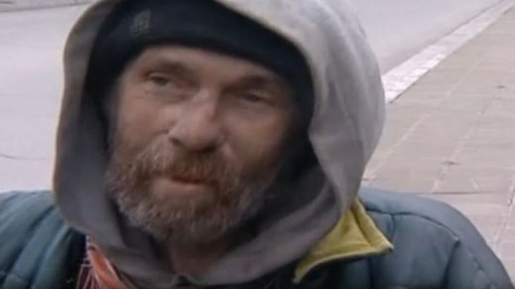 Несретник се разходил гол из Търново заради... бас