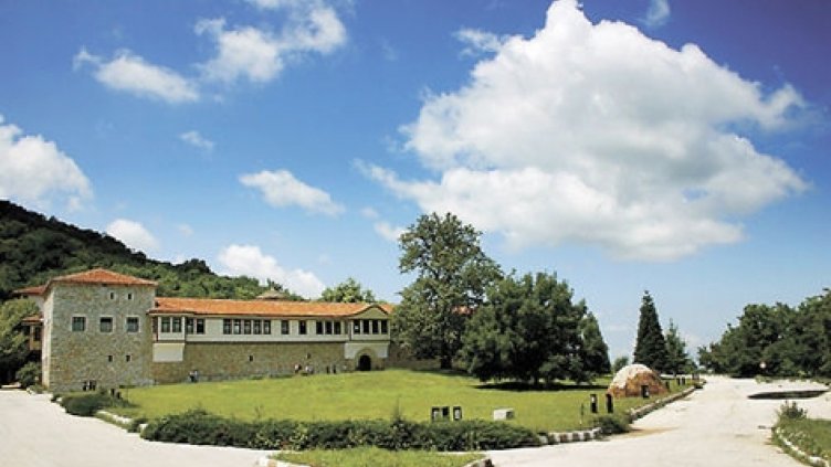 Божи служители подкрепиха дядо Николай за "Св. Кирик"