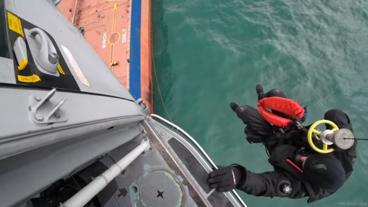 Във Варна показаха кадри от спасителната акция по евакуация на моряци от "Кайрос" (ВИДЕО)