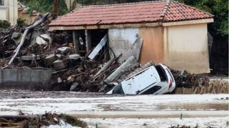 Потопът отнесе багерист на "Елените"