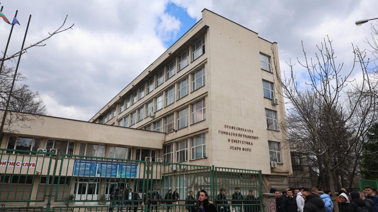 Ученик падна от прозореца на столична гимназия