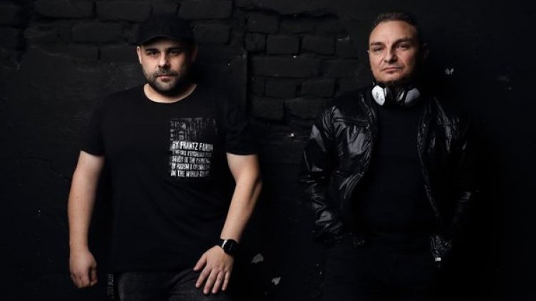 И eдин танцуващ жабок! Култовата "Комбайна-вършачка" с денс ремикс ВИДЕО