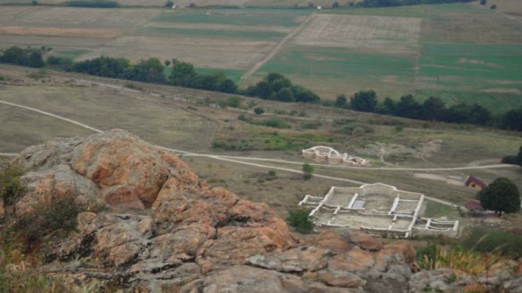 Археолози откриха фрагменти от бронзова статуя