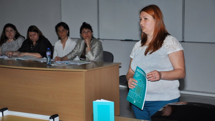 ВАРНА БЕШЕ ЕДИН ОТ ГРАДОВЕТЕ, в който бяха представени резултатите от проучването „Бележник 2016 Какъв е средният успех на държавата в грижата за децата?&quot;.