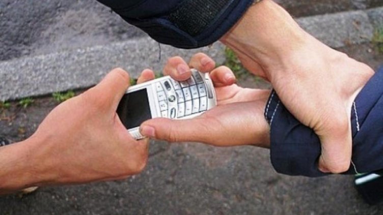 Задържаха непълнолетен варненец за два грабежа