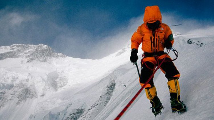 Сандю Бешев представя книга за българския алпинизъм във Варна