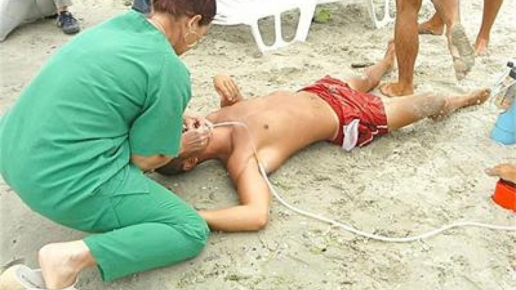 От днес всички плажове са с медицински реаниматори