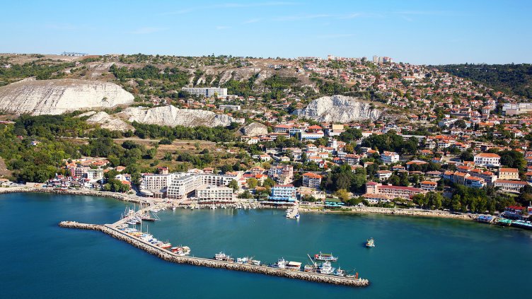 Балчик се препълни с бежанци