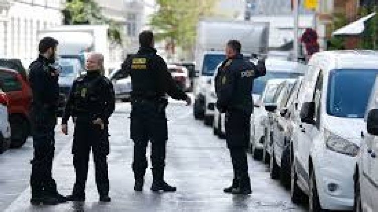 Затвор за датчанин, изкашлял се върху полицай, крещейки: "Корона, корона!"