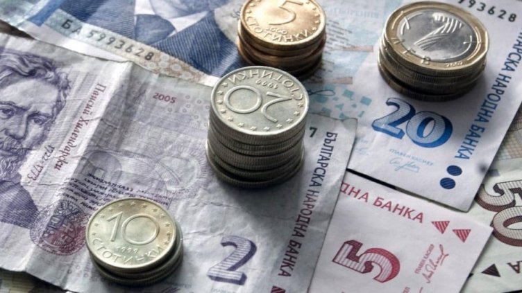 Да не повярваш: Банките махат таксите от сметките на хората на минимална заплата