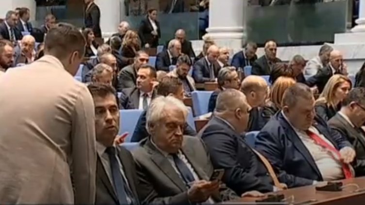 Депутатите си дадоха почивка без да си изберат отново председател