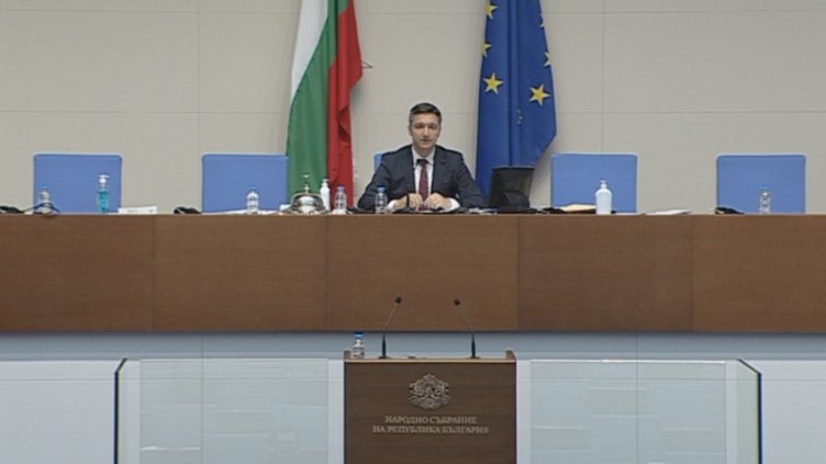 Депутатите излязоха в коледна ваканция