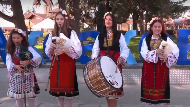 Първата момичешка гайдарска група се роди в Аксаково (ВИДЕО)
