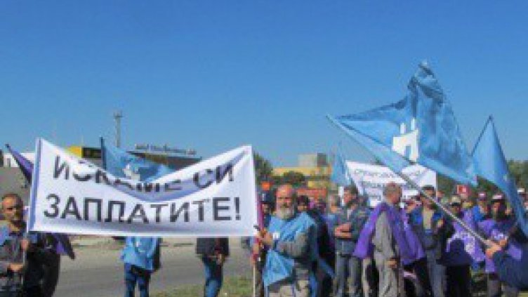 Енергетици заплашват да блокират Дунав мост