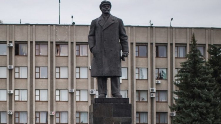 Обявиха паметник на Ленин за радиоактивен