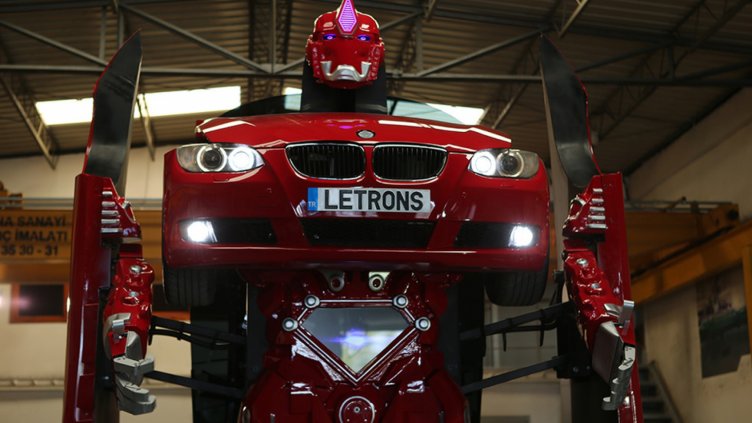 Представиха кола, която се изправя на… два крака (Видео)