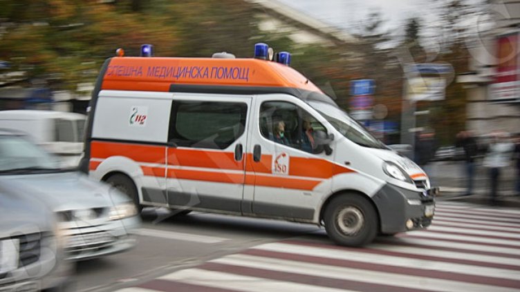 Дете с опасност за живота след падане от прозорец на апартамент