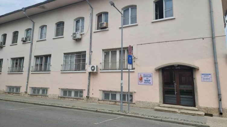 Свалиха номерата на 7 коли в Разградско