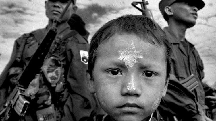 Днес е Денят на червената ръка