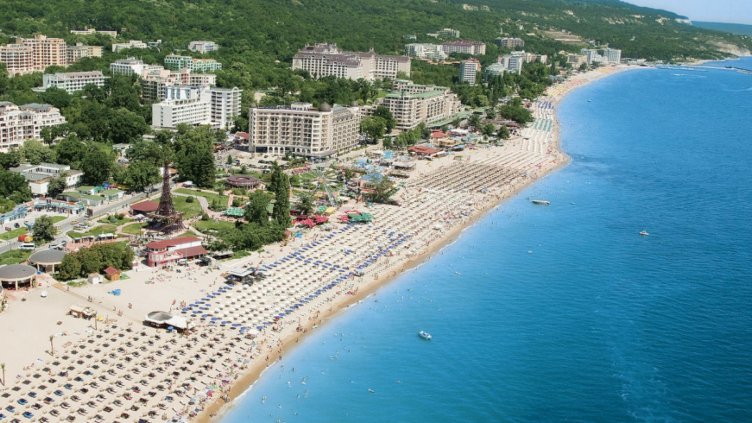 Поляци летуват на "Златни пясъци"