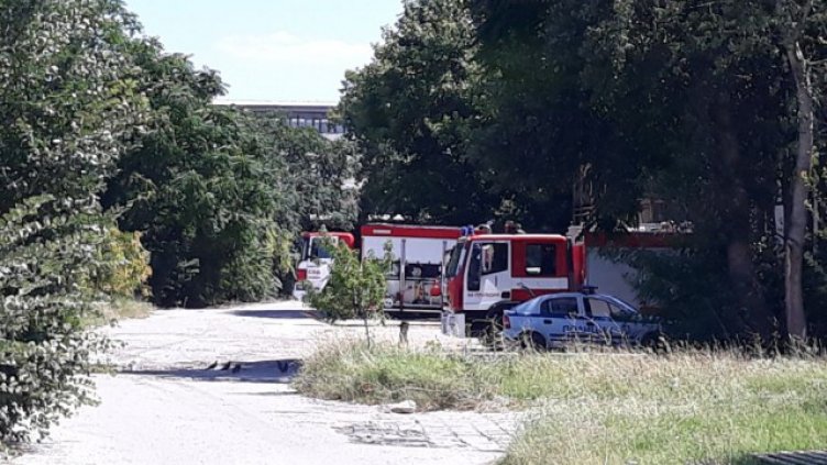 Мъж загина на място, след като метална конструкция го затисна