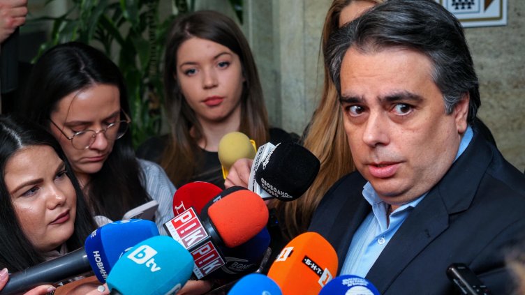 Асен Василев за бюджета: Чудя се дали това е наглост, или некомпетентност 