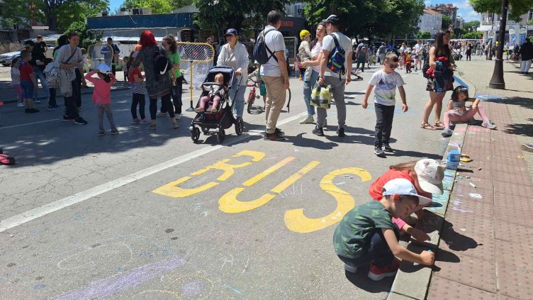 Двудневен детски празник изпълни централната част на Варна