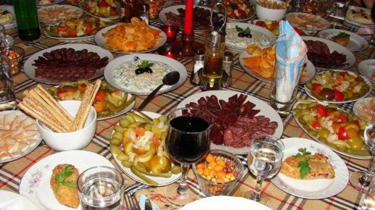 Кьор софра прати 30 души в Спешното