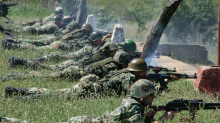 Вдигат заплатите на военнослужещите от 1 януари