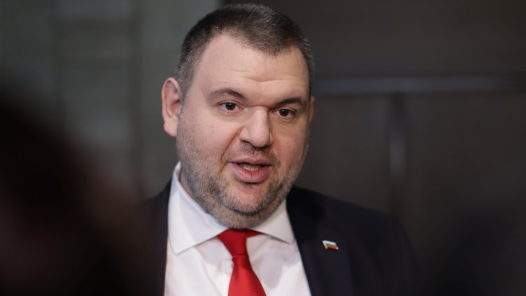Пеевски за референдума на Радев: Да се направим, че не се е случвало