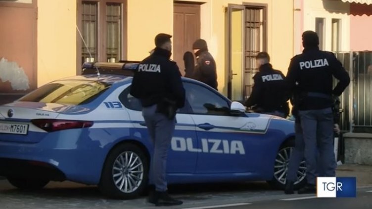 Българката, държала италианския си мъж в клетка, арестувана