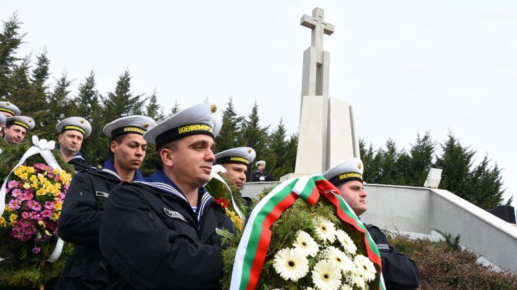Владиславово почетe героитe на Трети март (СНИМКИ)
