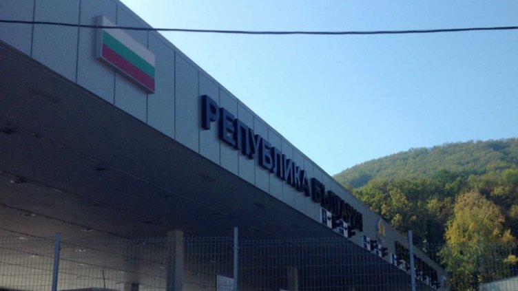 ТИР и мерцедес се удариха край Цариброд на границата