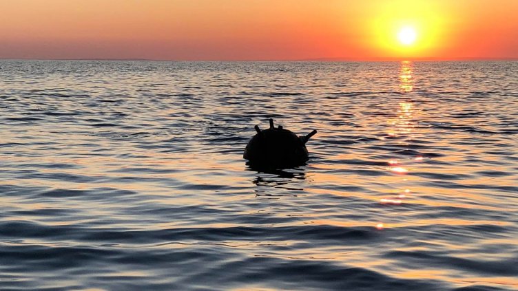 ВМС взриви мина край Камчия (СНИМКИ)