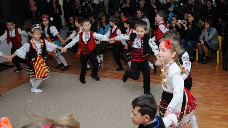 Варненчета със златен медал от фолклорен конкурс