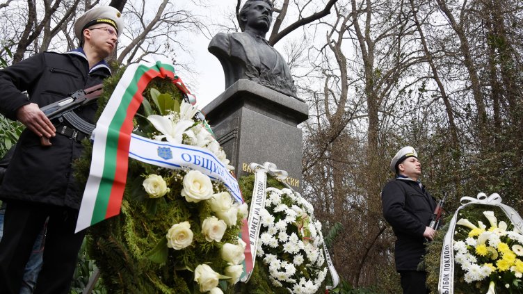 За 146-а година Варна помълча в памет на Апостола (СНИМКИ)