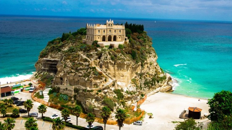 Измериха рекордните 48,8 градуса по Целзий на остров Сицилия