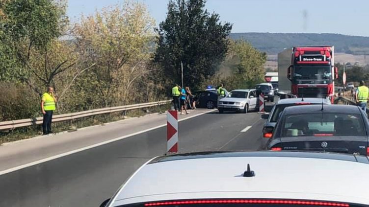 Катастрофа затвори магистрала Хемус край Варна. Дете е в болница