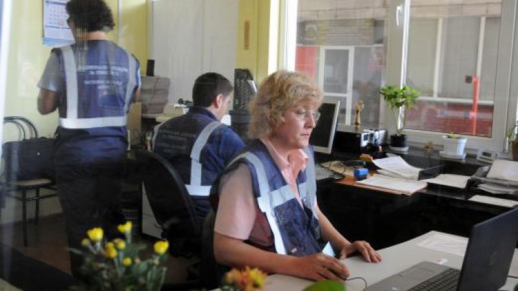 Телефон на данъчните ще работи с удължено работно време