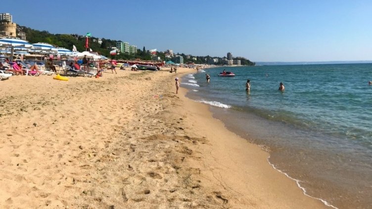 Промоутър на звезди взе плажовете на „Кабакум“