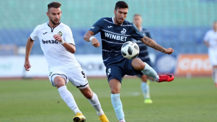 Попадийн подписа предварителен договор със Славия