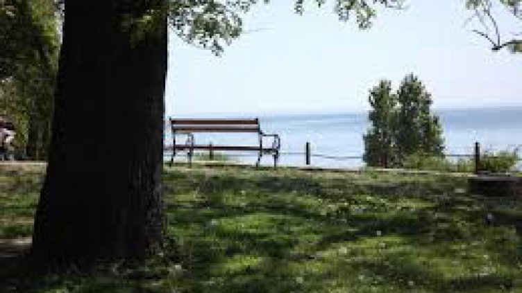 Слънчево и хладно