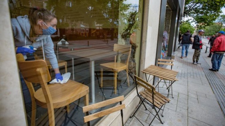 Кръчмарите искат среща с Радев, търсят помощ за бранша