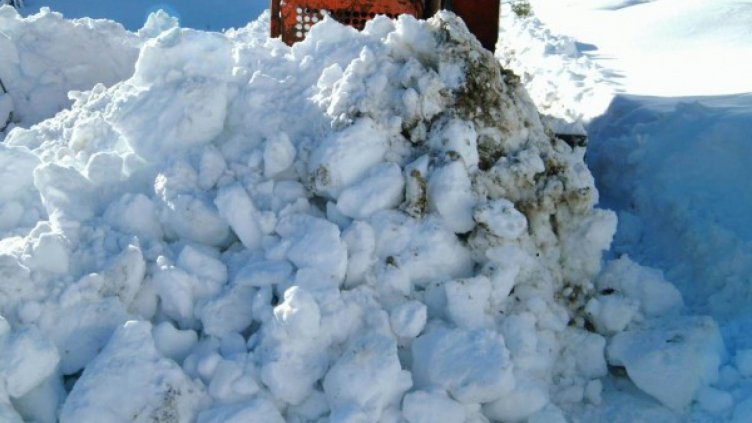 Мъж падна в 5-метрова пряспа, спасиха го