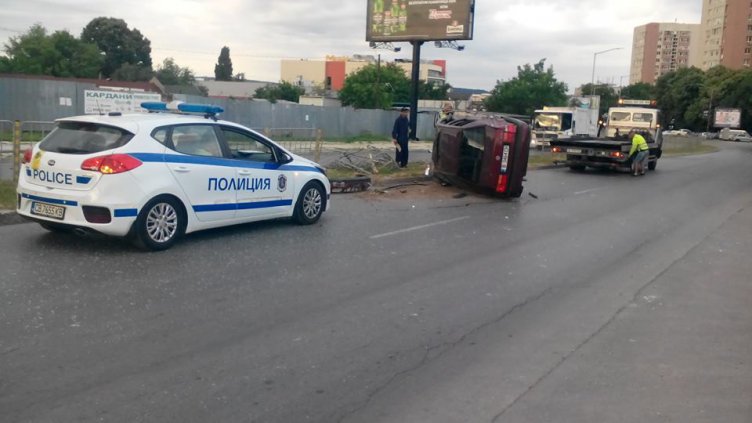 Шофьор излетя с колата си край бензиностанция във Варна