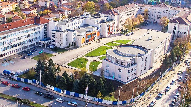 Срещу €7000 германка сбъдва мечтата си в Плевен, учи за лекар