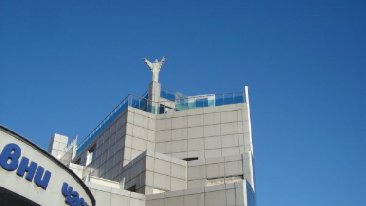 Цял квартал варди статуя на Христос на Ванко 1